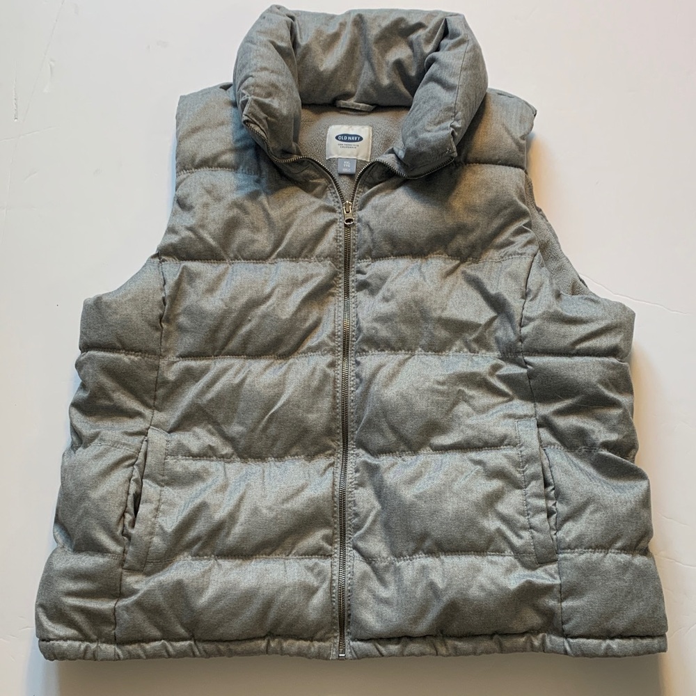 Old Navy women’s XXX grey Puffer Vest